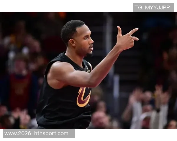 莫布里上半场表现出色三投三中贡献八分三板两助攻助力球队攻势 莫布里上半场表现出色三投三中贡献八分三板两助攻助力球队攻势