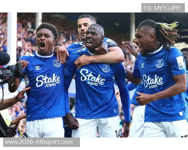 西甲球员开场静止抗议引发热议赛事转播俯瞰球场长达20秒