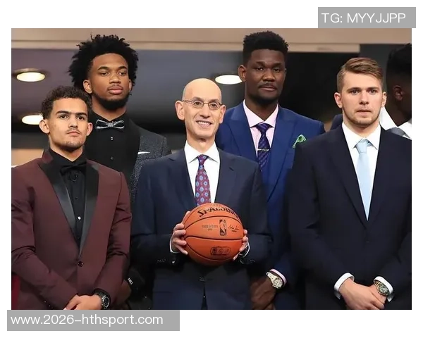 湖人训练热身艾顿与克内克特折返跑展现拼搏精神与团队默契